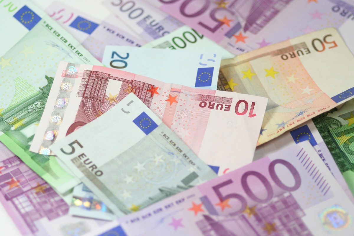 EU Verbiedt Contant Betalingen Boven €10K en Scherpt Toezicht Crypto Transacties Aan